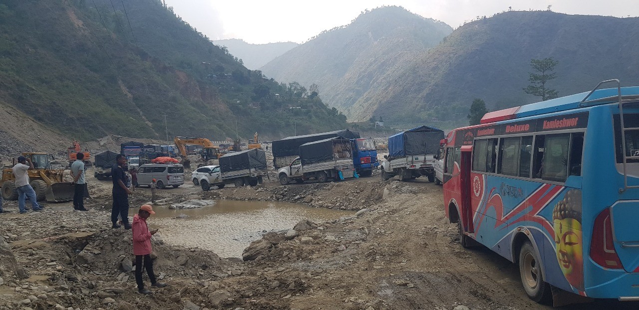 बीपी राजमार्गमा रातको समयमा यात्रुबाहक सवारी सञ्चालनमा रोक